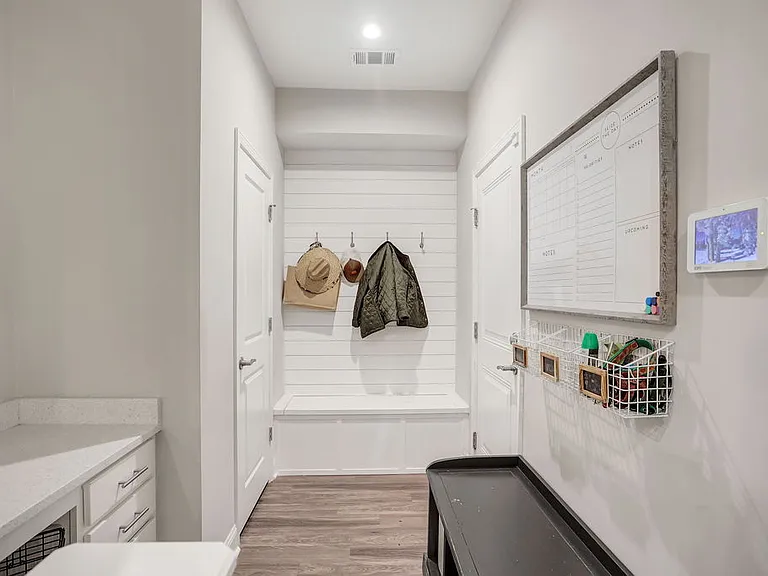 815 Waterways Pkwy S — Photo 31