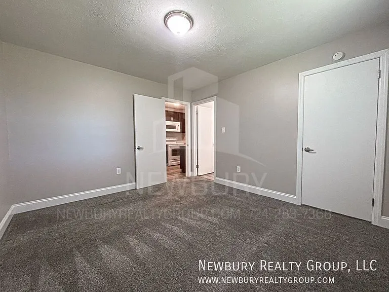 36 Sunbury Est — Photo 25