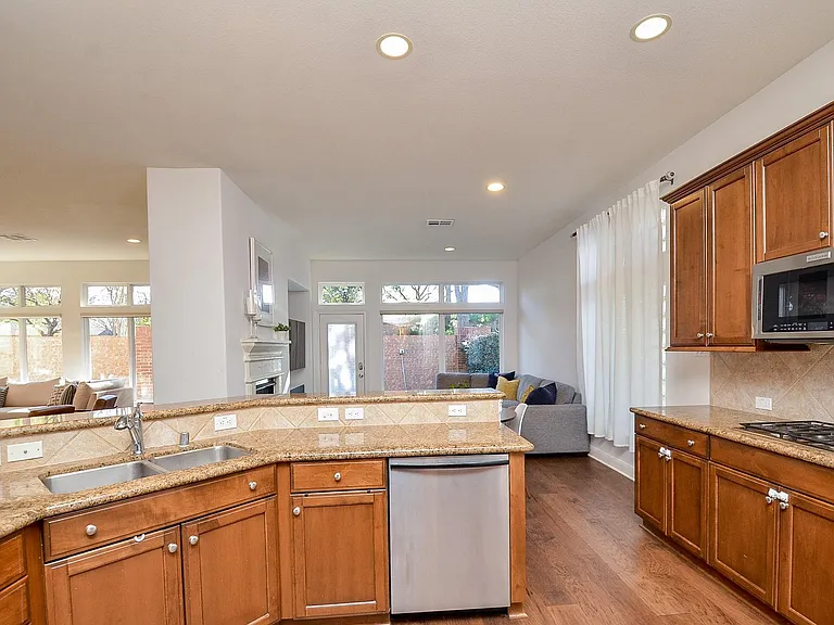 2826 Tudor Mnr — Photo 14