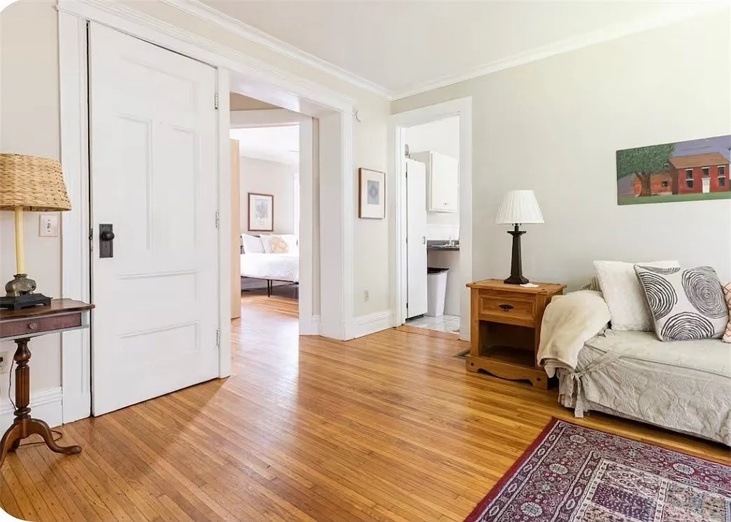 1 bed, 2.0 bath, 2442 sqft, $1,650 — Photo 2