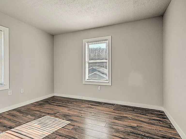 488 Virgil Ave — Photo 12