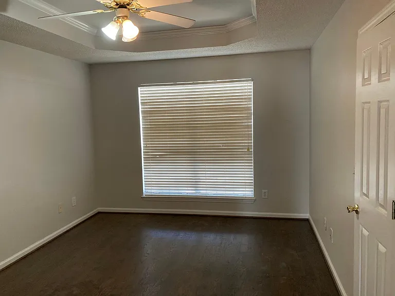 144 Charleston Way — Photo 2