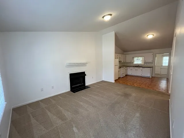 105 Browning Ln — Photo 2