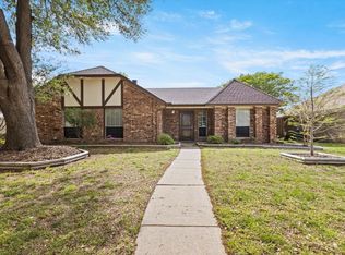 330 Trail View Ln, Garland, TX 75043