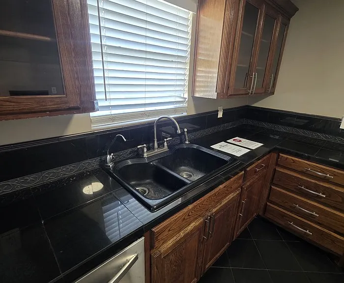 3218 Thomas Ave — Photo 9
