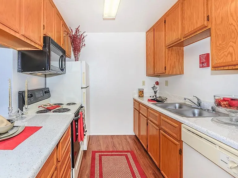 Windsong Apartments — Photo 15