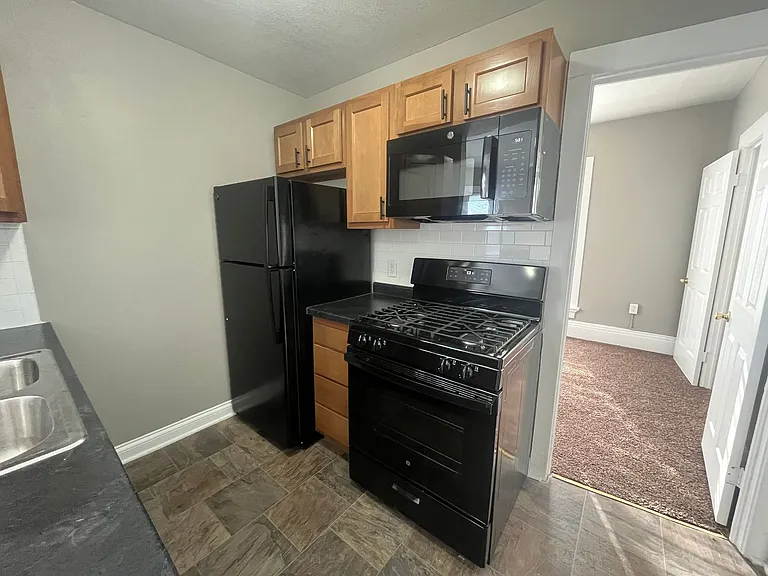 130 W Creighton Ave — Photo 3