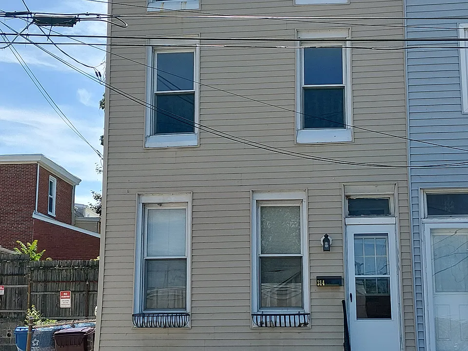 314 W 6th St
