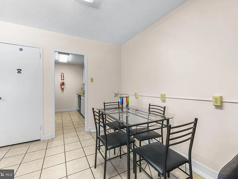 1 E University Pkwy #106 — Photo 8