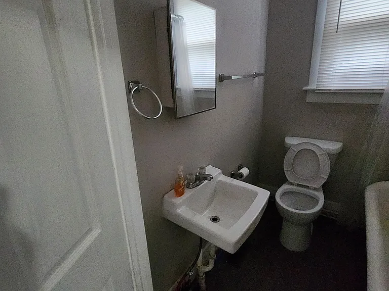 655 E Riverside Dr — Photo 8