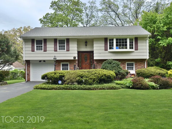 54 Ramapo Rd, Hewitt, NJ 07421