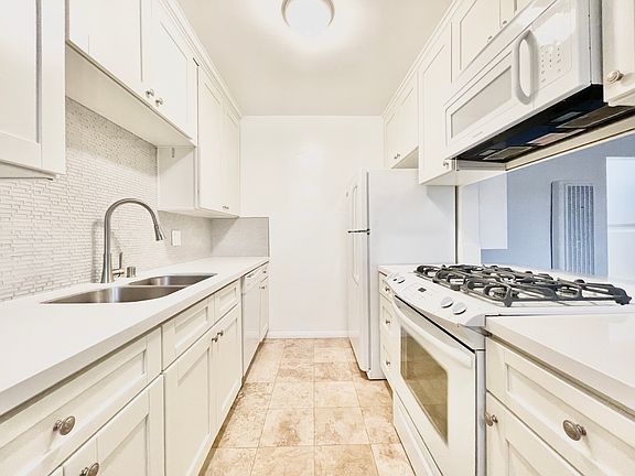 3rd image of 420 Raymond Ave APT 7