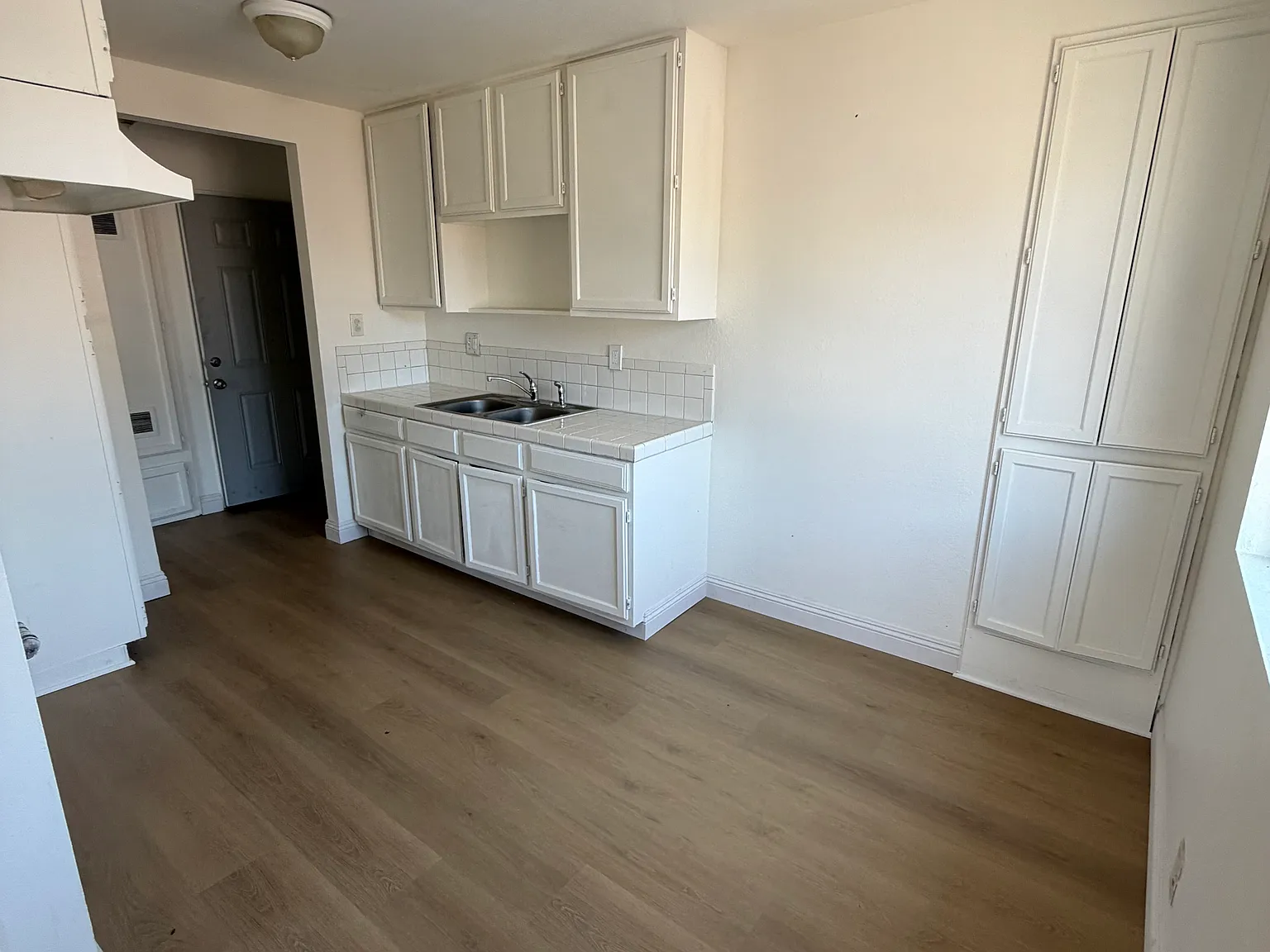 Studio, 637 sqft, $1,475 — Photo 3