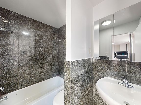 5th image of 545 E 5th St APT 9