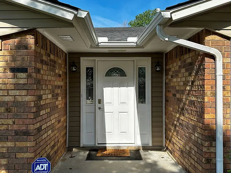 4720 NE Macarthur Cir — Photo 5