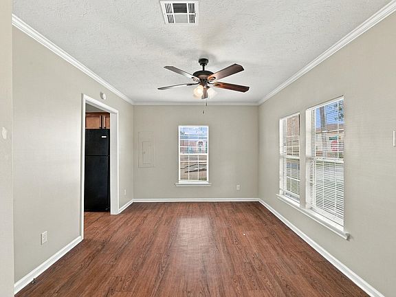 5th image of 402 E Hale St