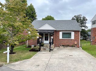 138 N Queens Ct, Huntington, WV 25705