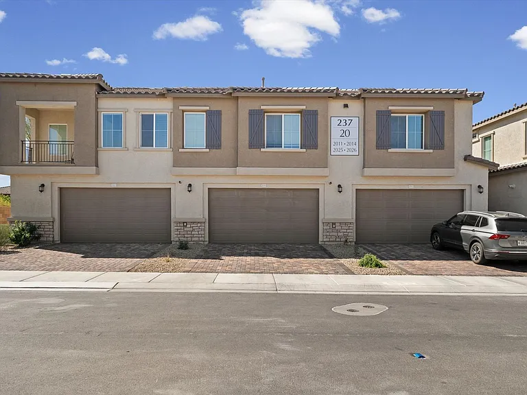 237 Callen Falls Ave #2011 — Photo 2