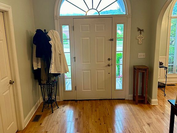 4th image of 4923 Jenna Cir SE
