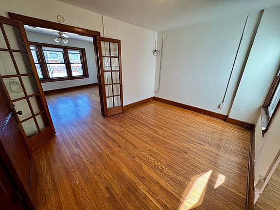 4th image of 3325-3327 N High St #3327-1/2