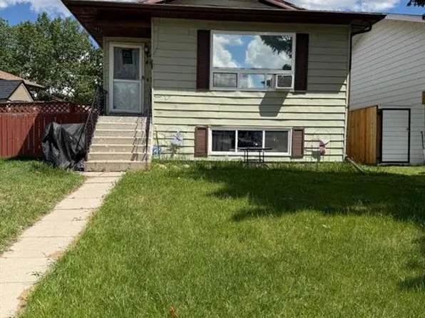 46 W Greenham Dr, Red Deer, AB T4P 2X4