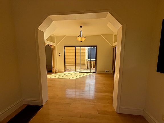 4th image of 2586 Diamond St