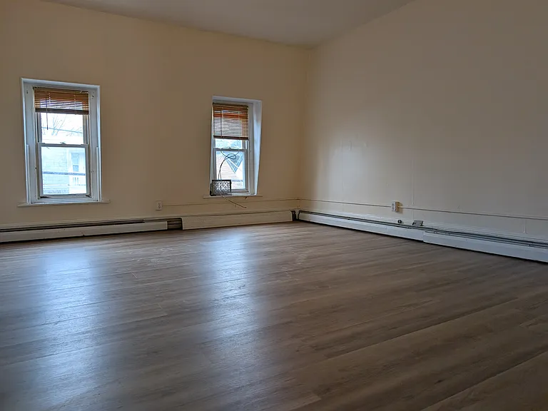 646 Chestnut St — Photo 4