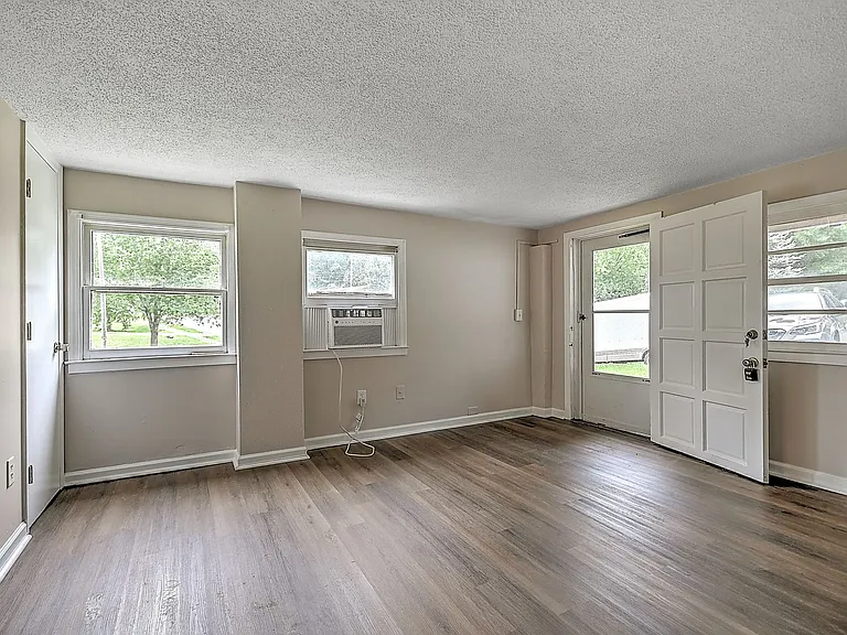 305 Moorland Dr — Photo 18
