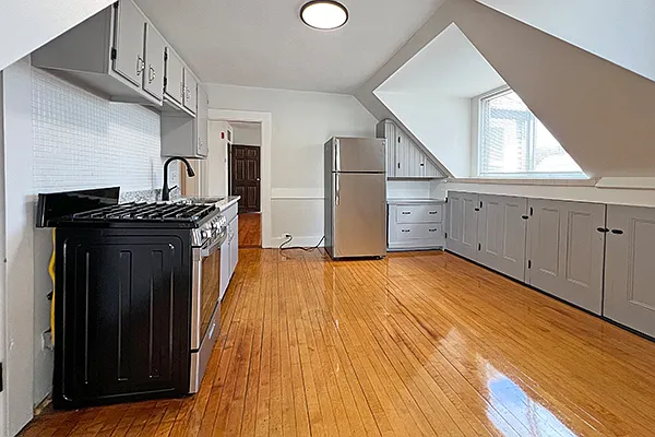 159 Brown St #6 — Photo 2