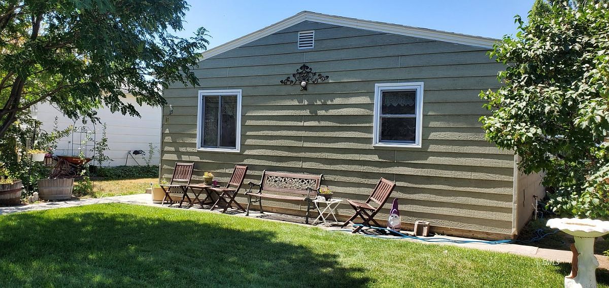 15 N Sewell Ave Miles City Mt 59301 Zillow