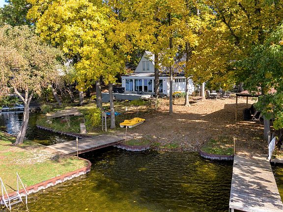 3rd image of 11542 Riverbank Ln