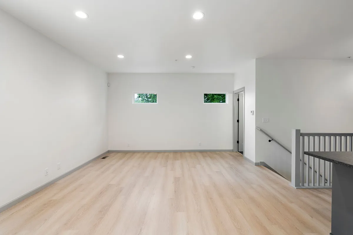 Building Photo - Quaker Condos - $300 Off Immediate Move-Ins!