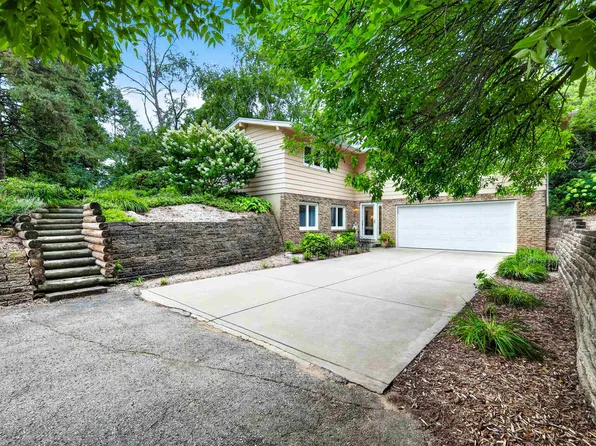 2845 Pleasant View Hts, Cottage Grove, WI 53527