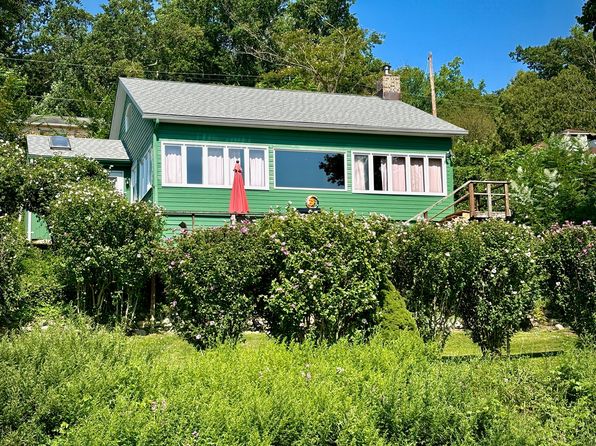 138 Lakeside Dr W
