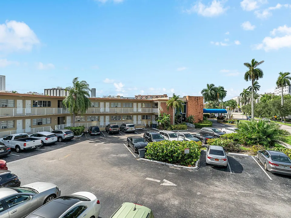 26 Diplomat Pkwy #2390