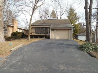 8941 Lake Park Dr, Genoa City, WI 53128