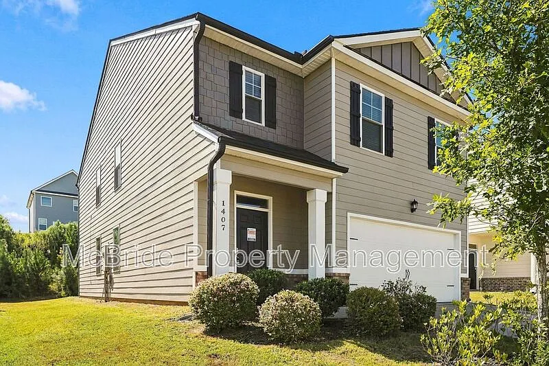 5 bed, 3.0 bath, 2361 sqft, $2,800 — Photo 2