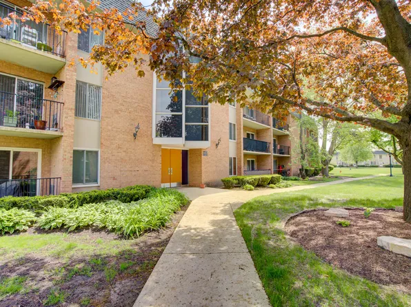 1052 N Mill St APT 304, Naperville, IL 60563