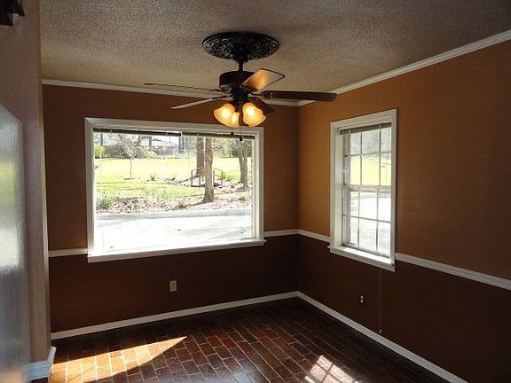 5th image of 1102 Forest Hills Dr