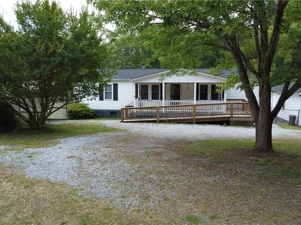 139 Hidden Ln, South Hill, VA 23970