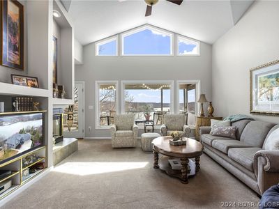 92 Nine Iron Dr, Linn Creek, MO, 65052