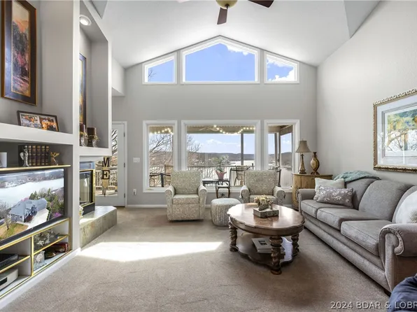 92 Nine Iron Dr, Linn Creek, MO 65052