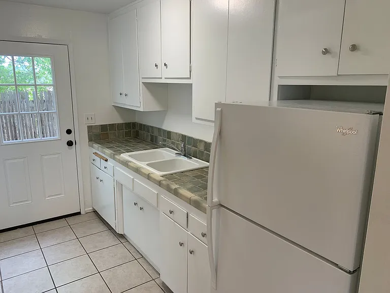 4700 Dexter Dr — Photo 31