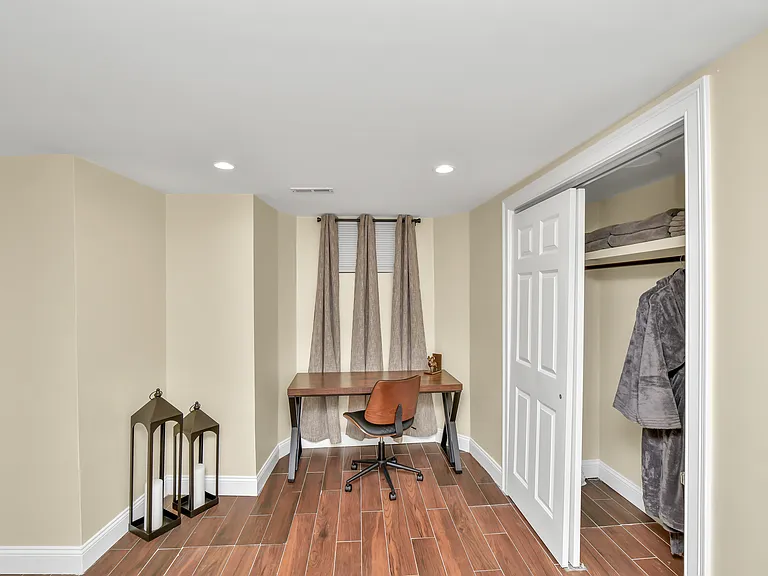 10 Pierce Ave #1 — Photo 32