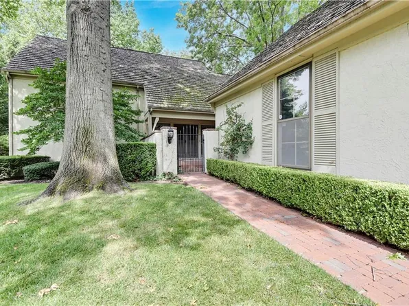 7930 Bristol Ct, Prairie Village, KS 66208