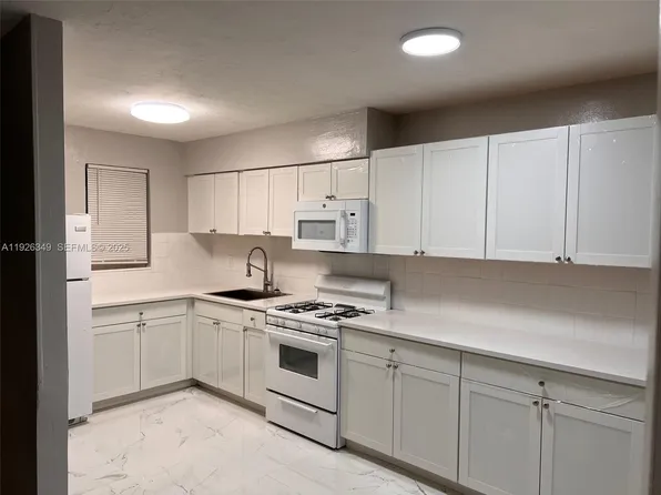 4300 SW 67th Ave APT 21, Miami, FL 33155