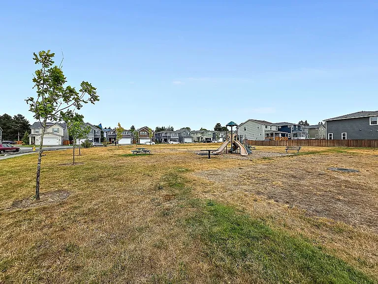831 Burwood St SE — Photo 42