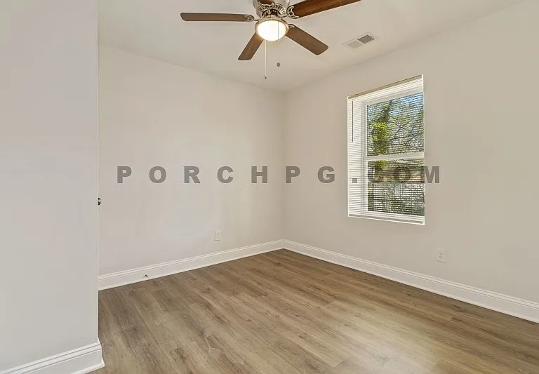 49 E 16th St SW #B — Photo 9