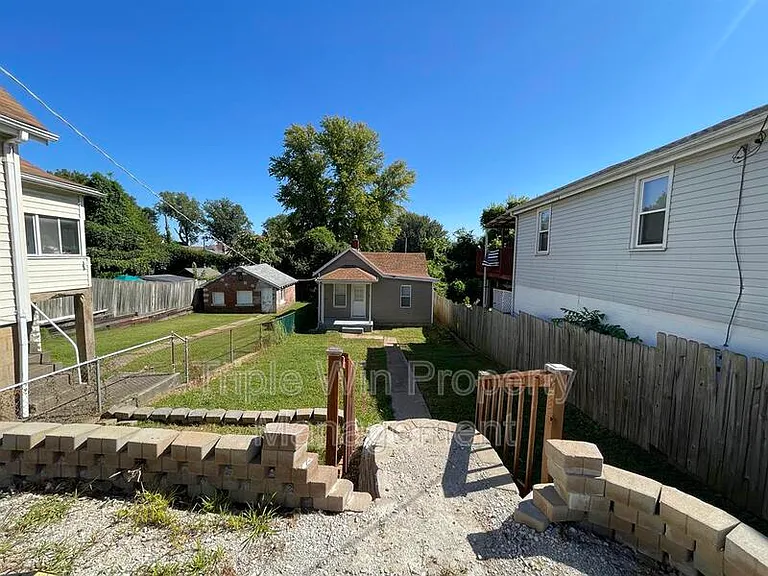 4831 Oldenburg Ave — Photo 5
