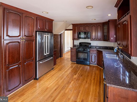 4th image of 2201 Salisbury Rd